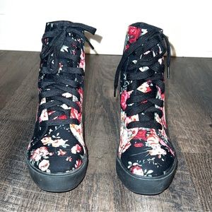 Floral print black booties.